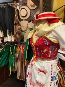 Blog regala tradición esta navidad:Traje de maga. Artesanía canaria.