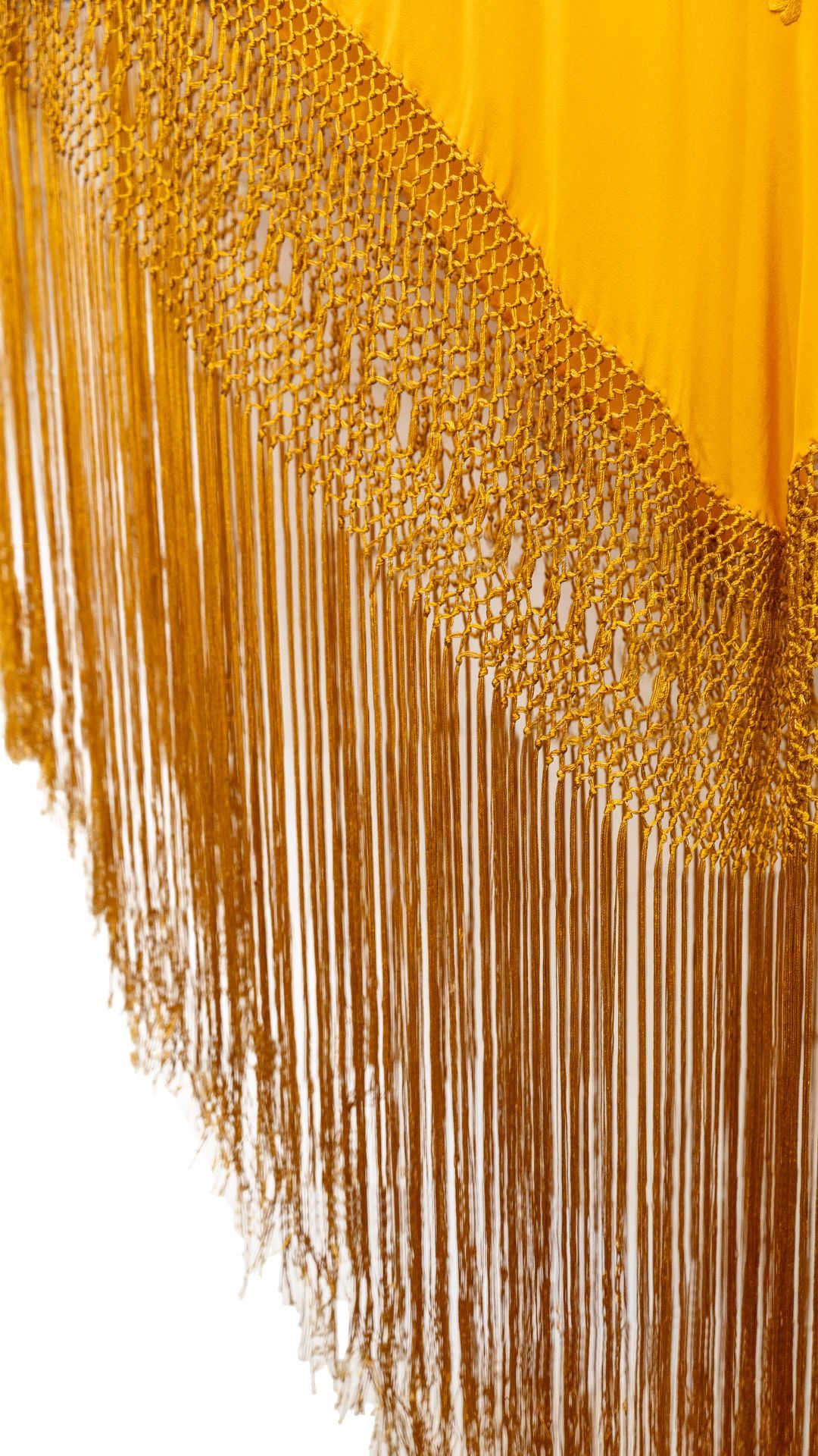 Mantón de Manila en color ocre