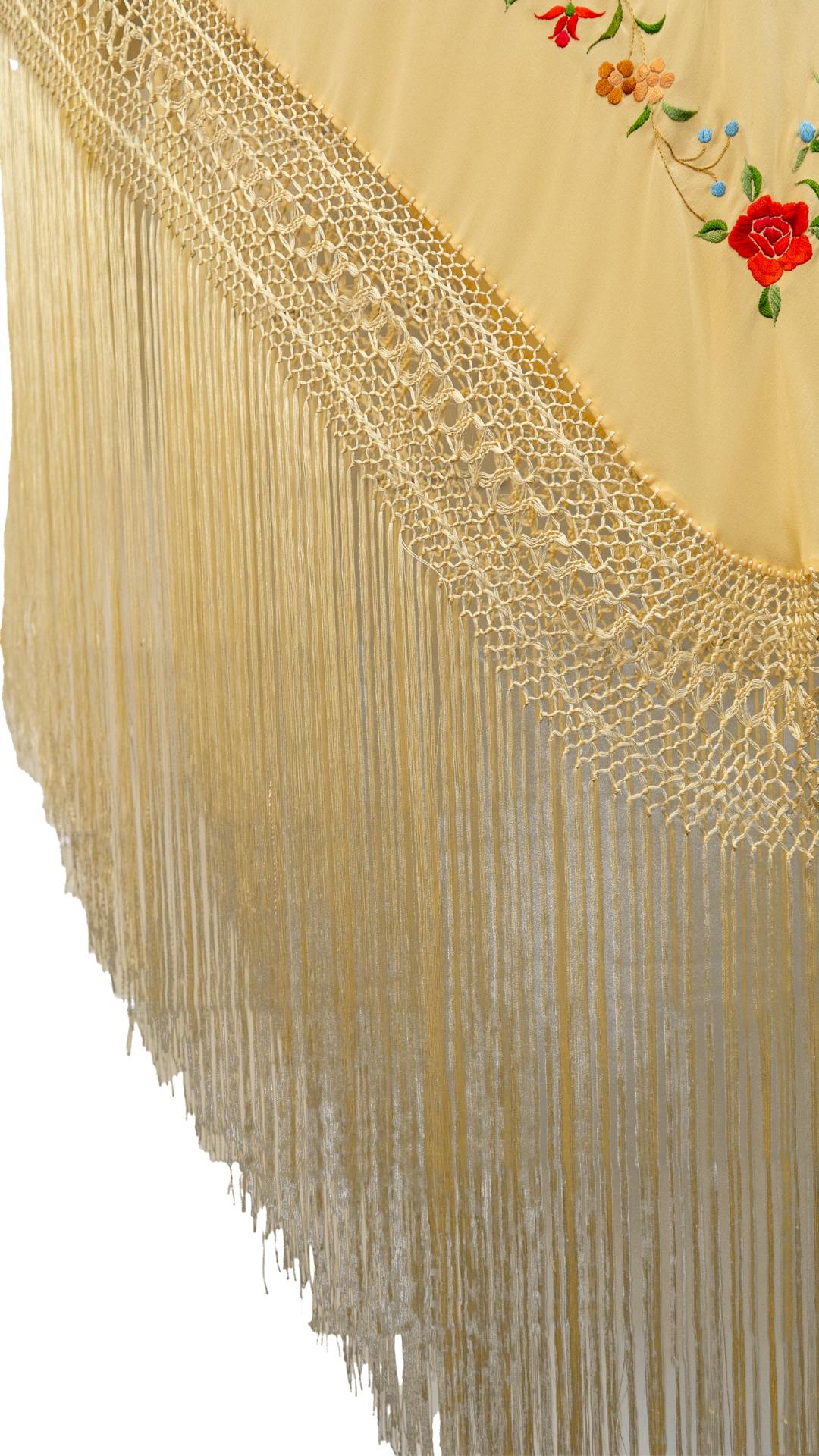 Mantón de Manila en beige con bordado en tonos vivos